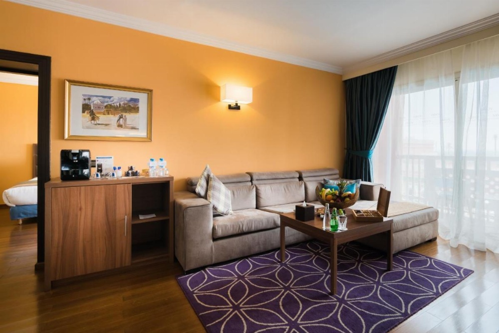 Room image 4